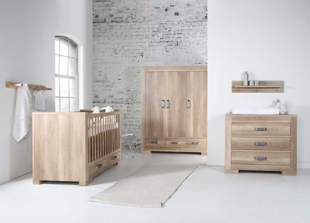 Kidsmill Lodge babaszoba fiókos kisággyal, fiókos pelenkázó komóddal és 3 ajtós szekrénnyel