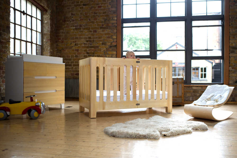 Bloom Alma összecsukható kiságy, pelenkázó komód és Coco pihenőszék