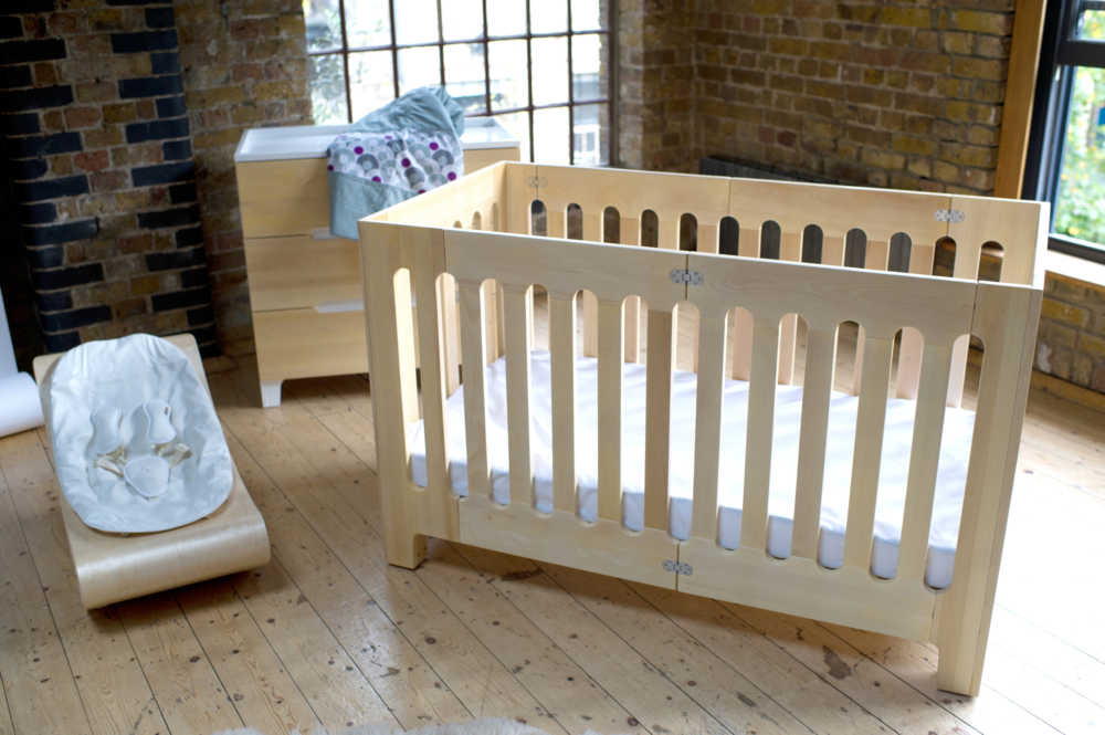 Bloom Alma összecsukható kiságy, pelenkázó komód és Coco pihenőszék