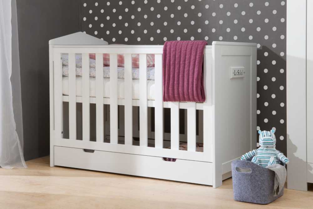 Pinio Barcelona fehér kiságy